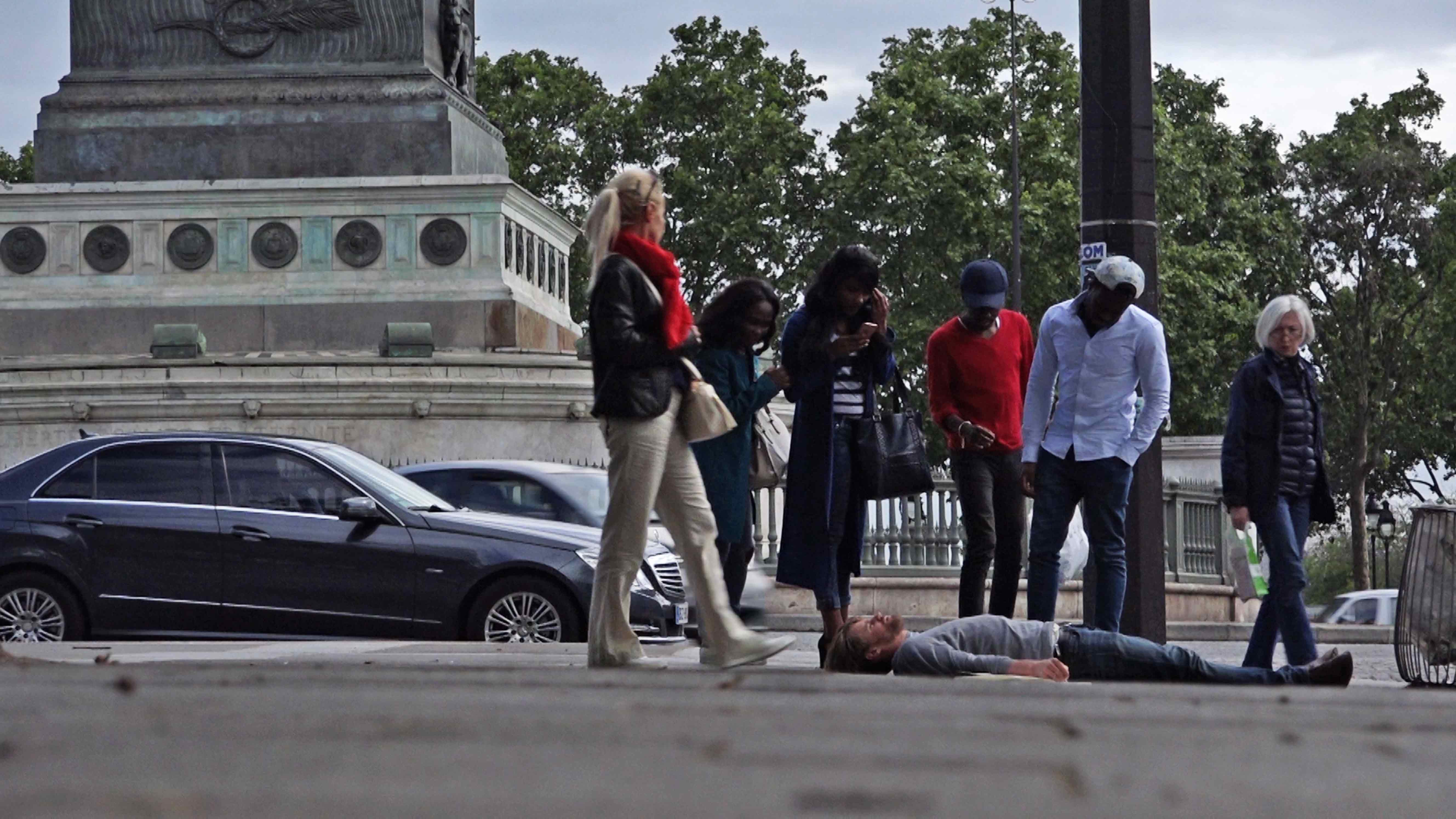 liegen_paris_2016_03