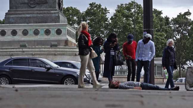 liegen_paris_2016_03